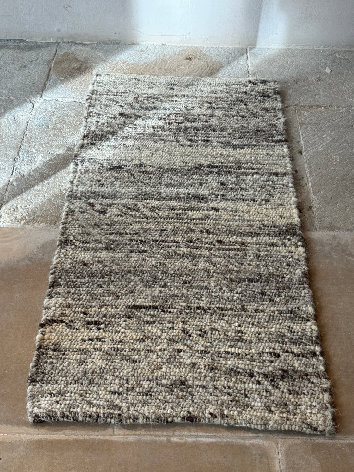 Rug Flores Cream
  "Puxadinhos"