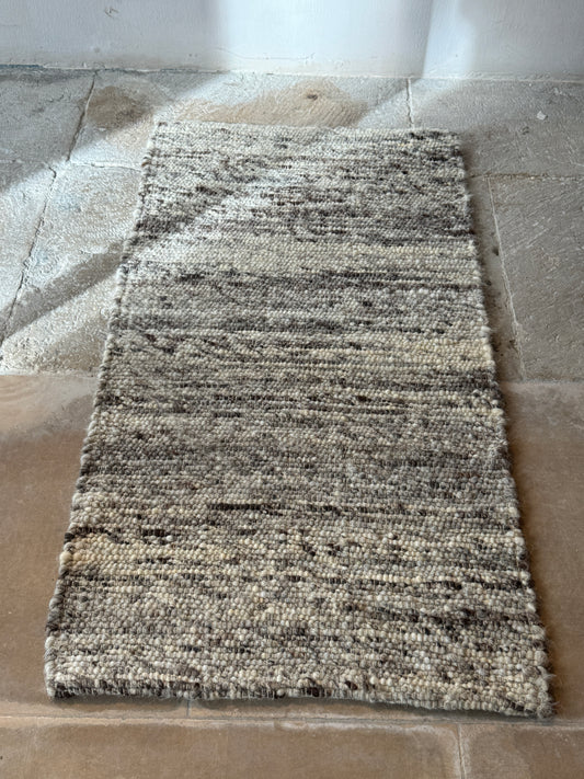 Rug Flores Cream
  "Puxadinhos"
