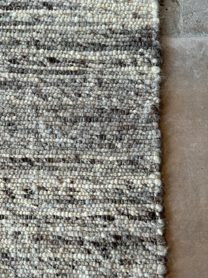 Rug Flores Cream
  "Puxadinhos"