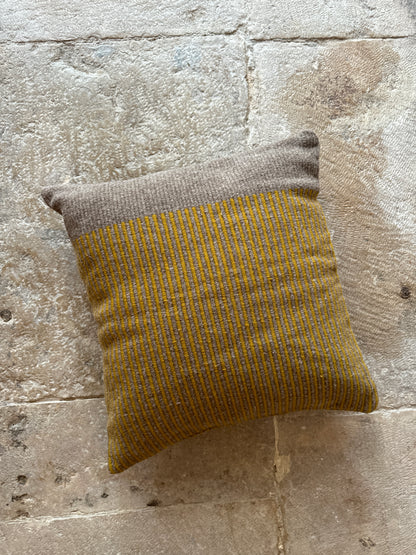 Mizette 2
mustard, grey