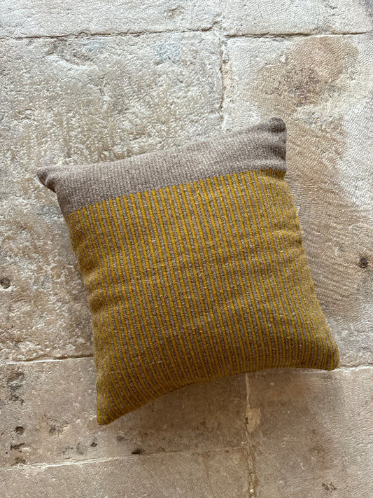 Mizette 2
mustard, grey