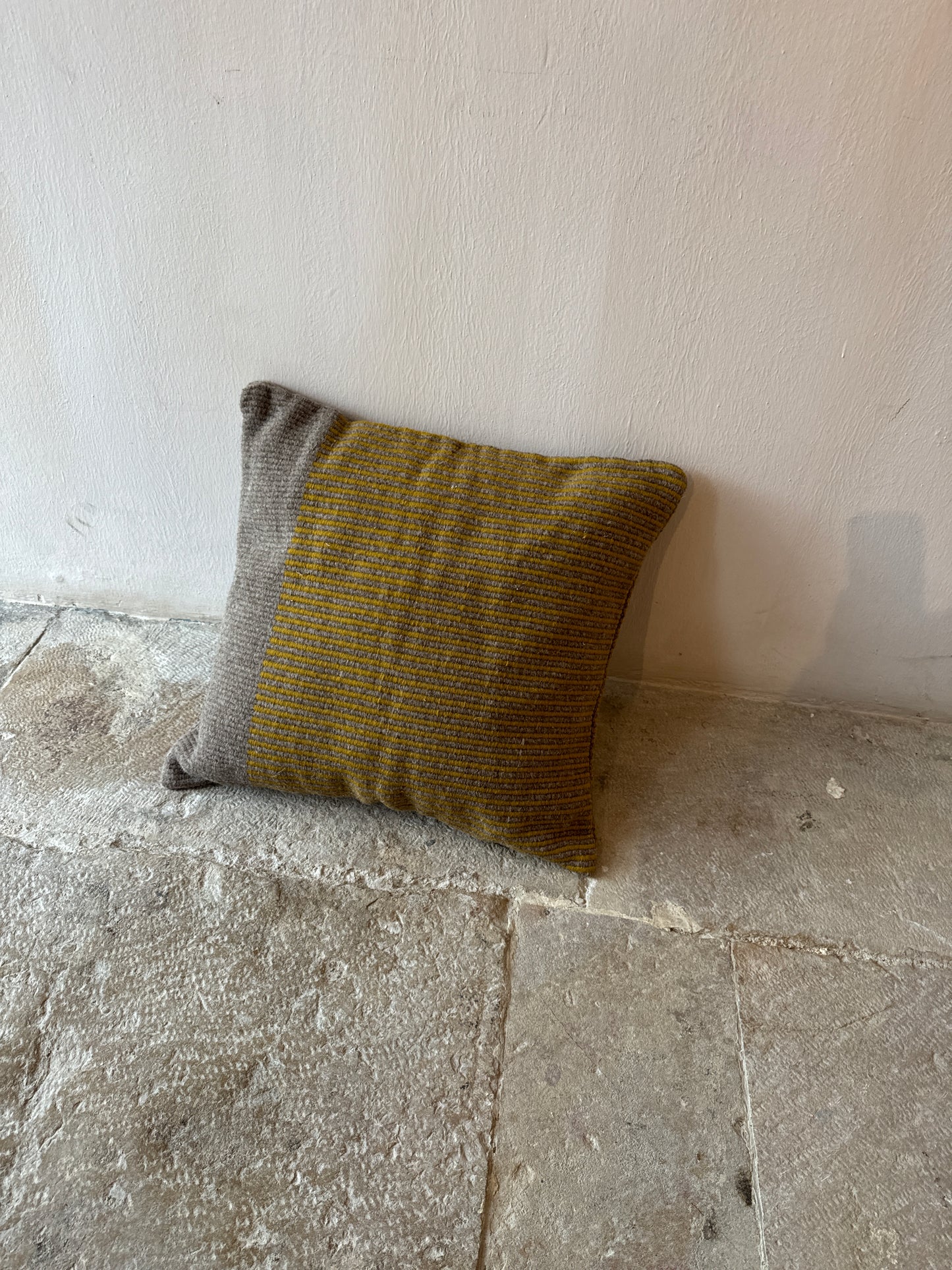 Mizette 2
mustard, grey