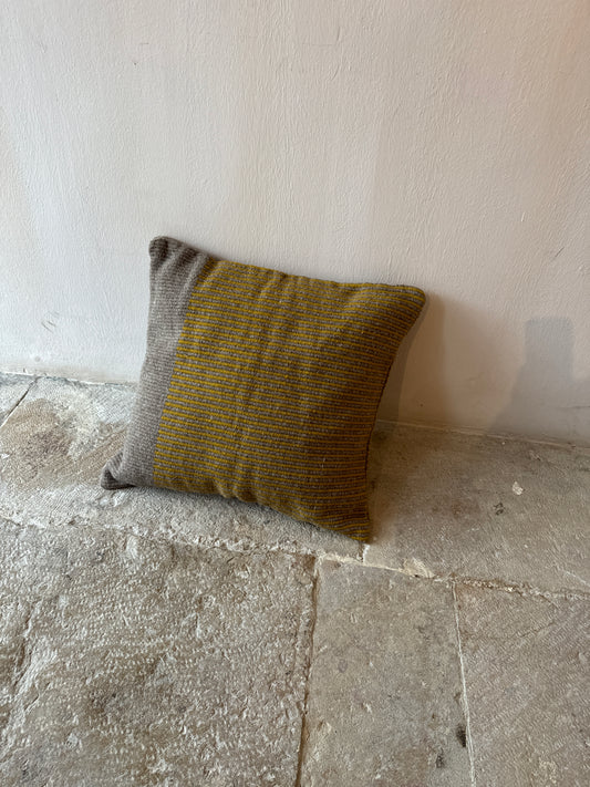 Mizette 2
mustard, grey